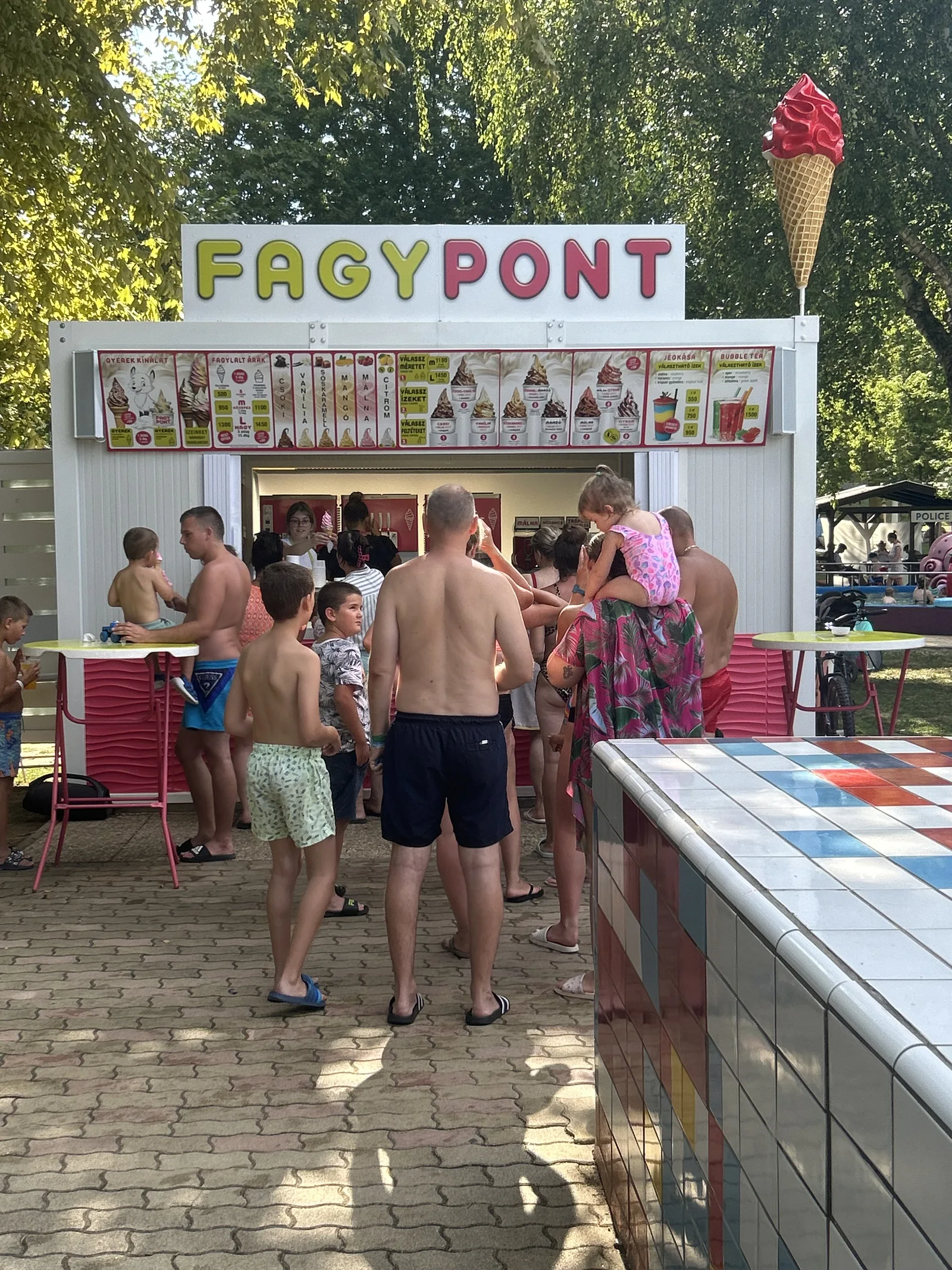 Fagypont franchise üzlet előtti pezsgés